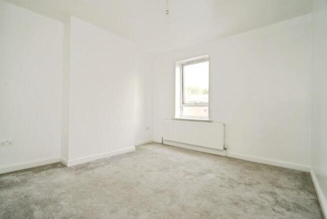 3 bed Terraced for sale Image 5