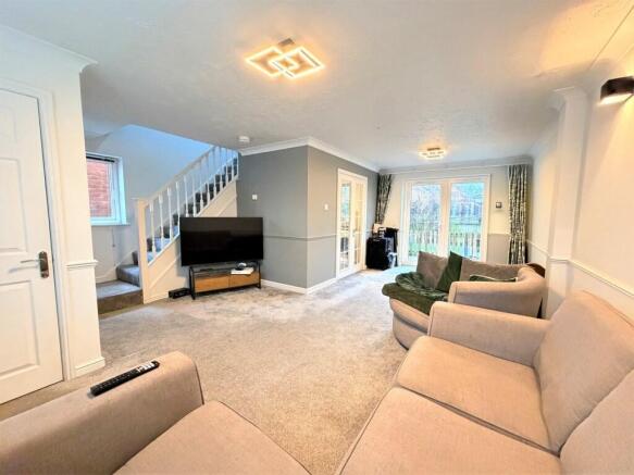 SITTING AND DININ...