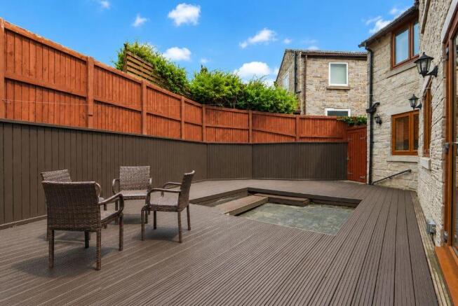4 bed Detached for sale Image 8