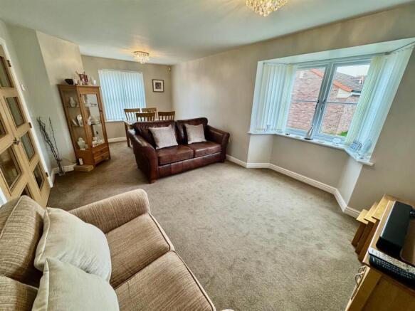 4 bed Semi-Detached for sale Image 8