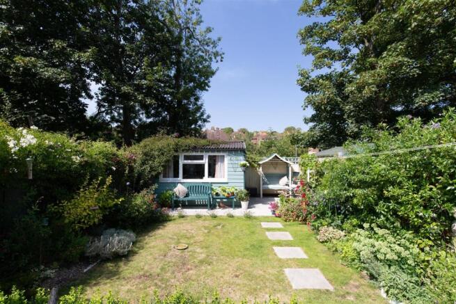 7 Winterbourne Close-5.jpg