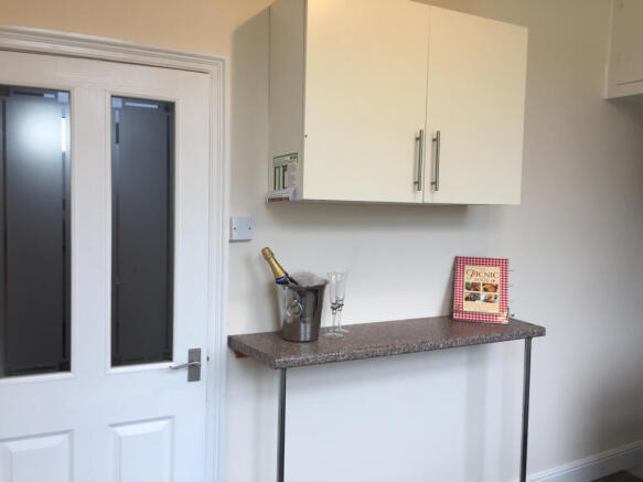 2 bed End of Terrace to rent Image 4