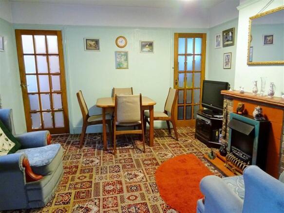 DINING ROOM: