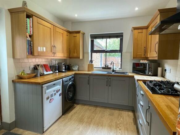 Kitchen2.jpg