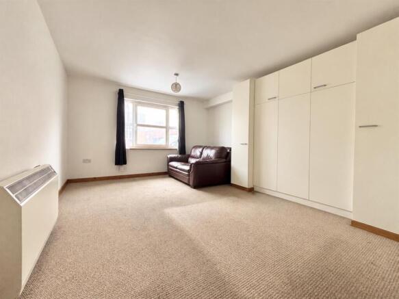 Living Room/Bedroom