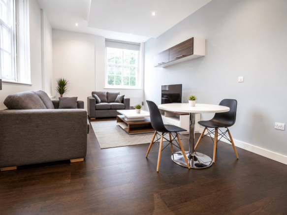 2 bed flat to rent Park Road, Hanwell, London W7