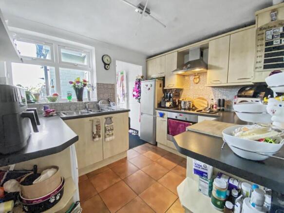 Kitchen (2).jpg