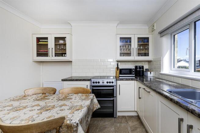 4 bed Semi-Detached for sale Image 12