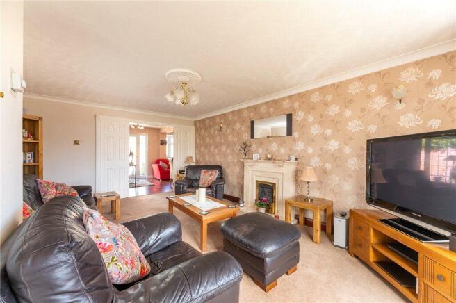 4 bed Detached for sale Image 4