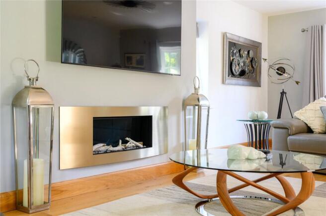5 bed Detached for sale Image 7