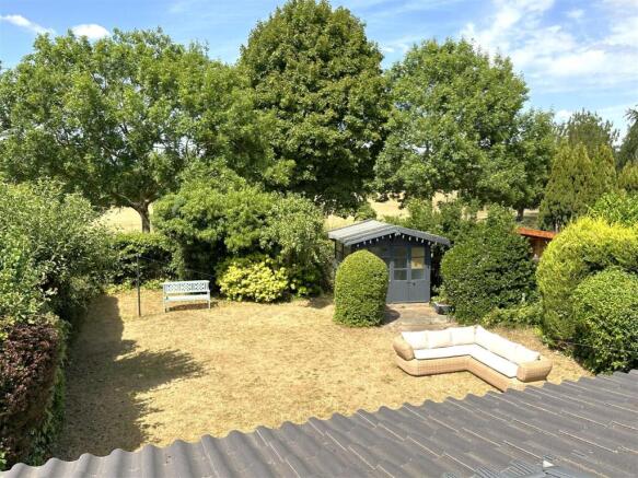 Rear Garden & Unspoiled Outlook 072