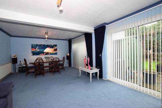 Lounge/Dining Room