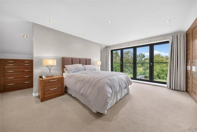 4 bed Detached for sale Image 10