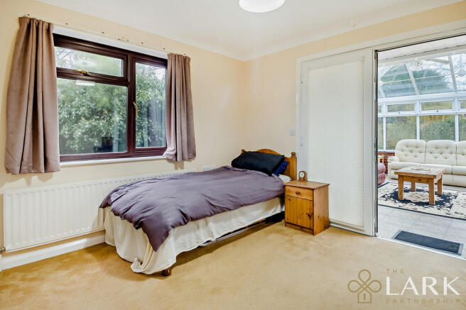 8676980-interior1...