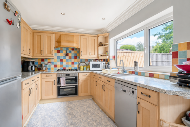 3 bed Semi-Detached for sale Image 4