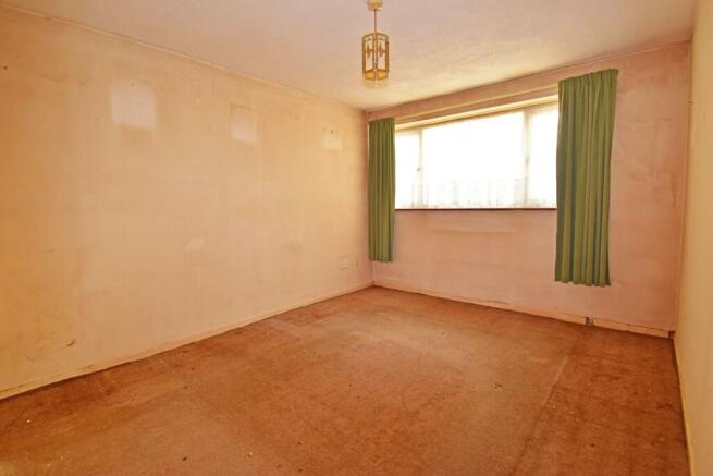 2 Bourne Avenue, bed 1.jpg