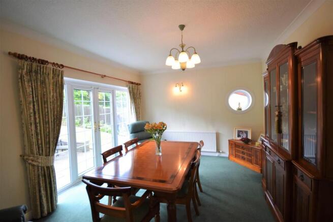03 Corbiere, Elland Road, Ripponden, HX6 4JN Dinin