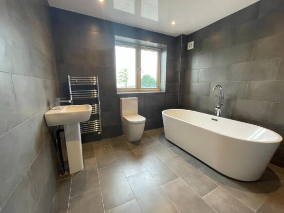 4 bed Detached for sale Image 5