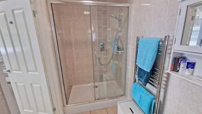 ENSUITE SHOWER ROOM