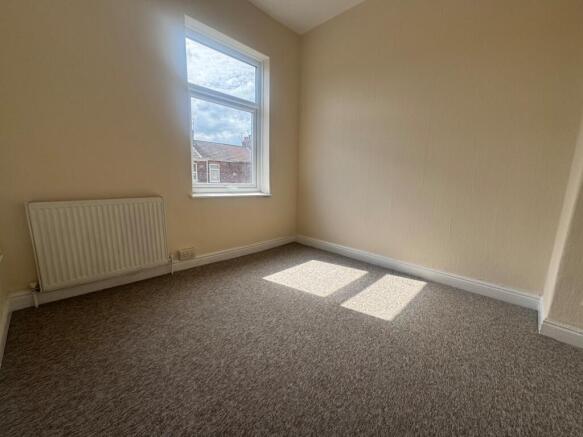 2 bed Terraced to rent Image 6