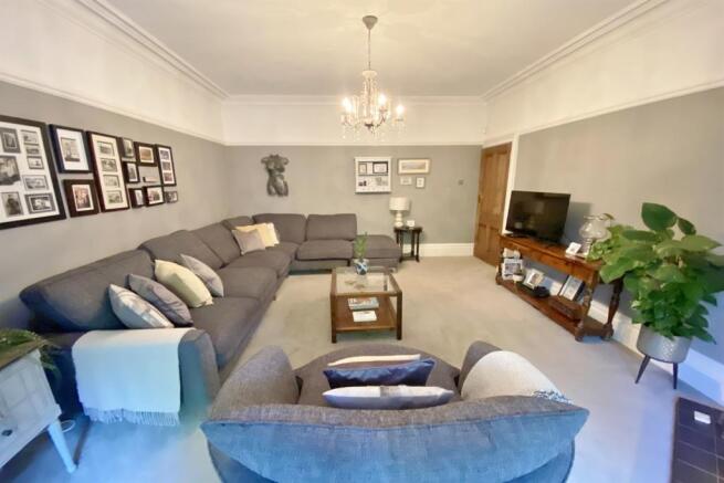 Lounge 3