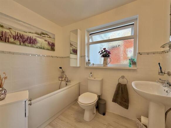 Bathroom.JPG