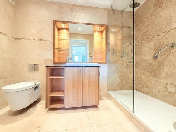 2 bed Flat for sale Image 6