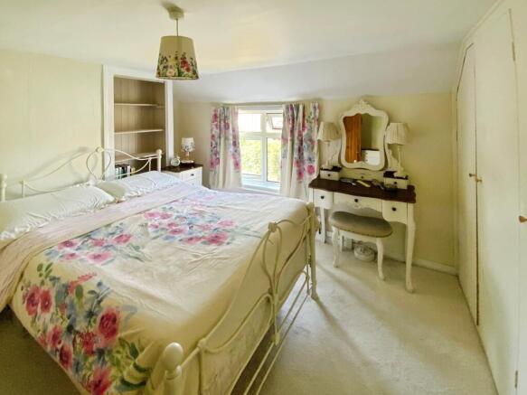 4 bed Semi-Detached for sale Image 11