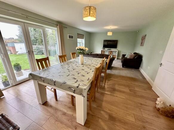 5 bed Detached for sale Image 10