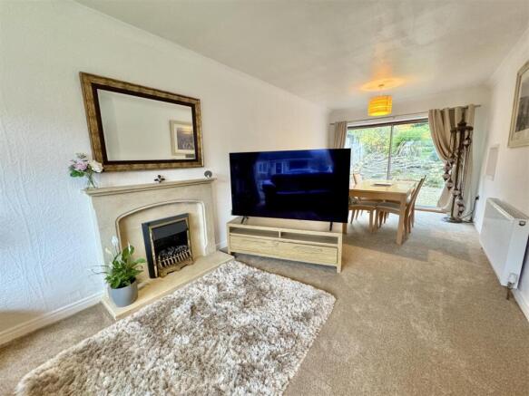 4 bed Detached to rent Image 12