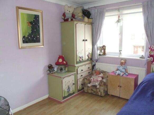 Bedroom 3 photo 2