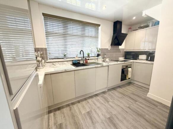 2 bed Semi-Detached for sale Image 4
