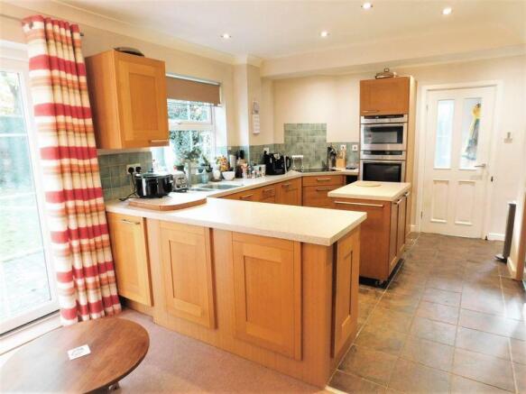 Kitchen / Fami...