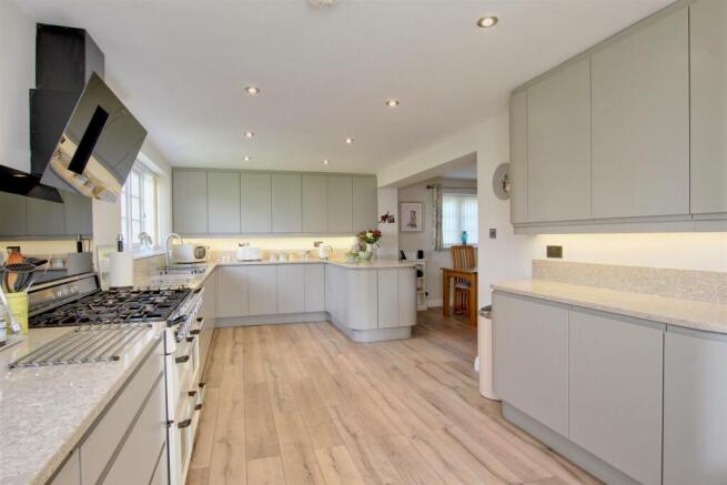 LIVING KITCHEN