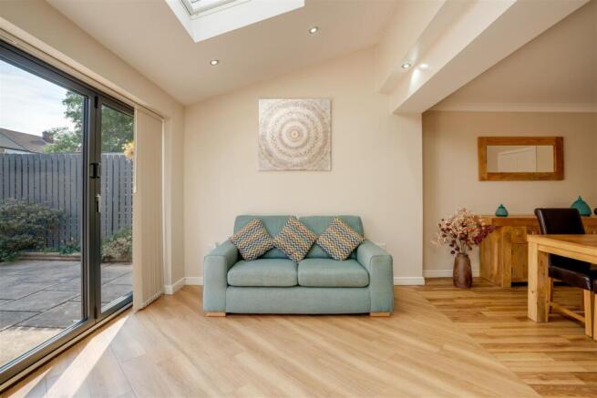 6 bed Detached for sale Image 10