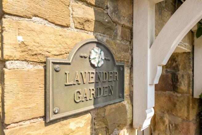 2 bed Flat for sale Image 8