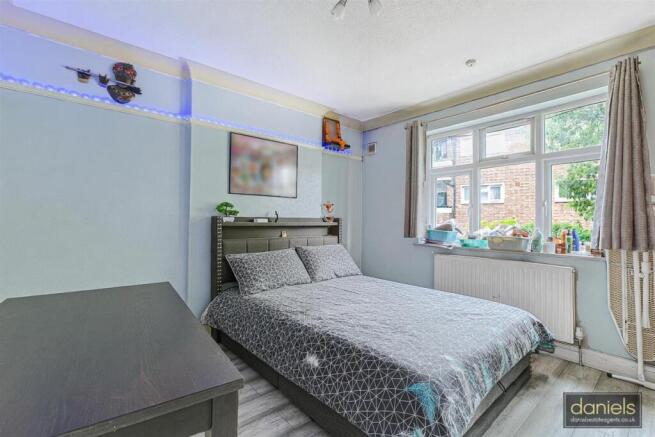 Bed 1.jpg