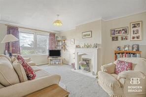 24, Henry's Walk, Hainault, Ilford IG6 2NR