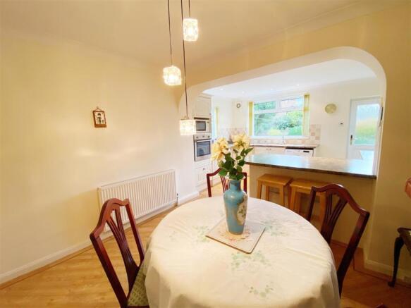 Dining Room pic 2.jpg