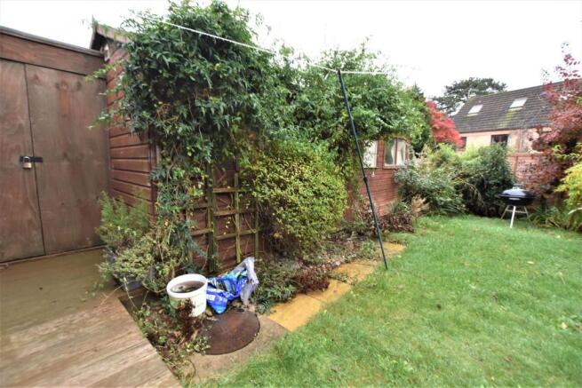 11 Byron Close - garden shed.JPG