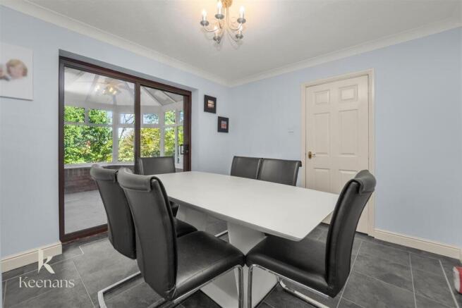 4 bed Detached for sale Image 9