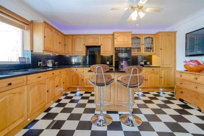 Kitchen/Breakfast Room
