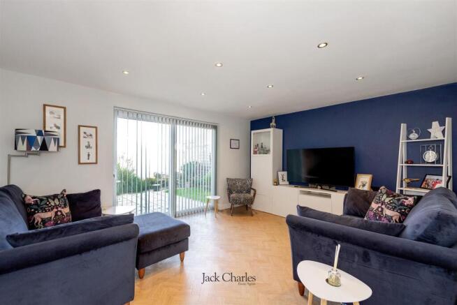 19 The Forstal, Pembury, TN2 4EG 006.jpg