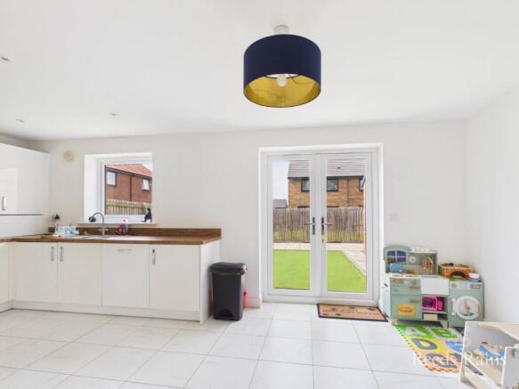 4 bed Detached for sale Image 8