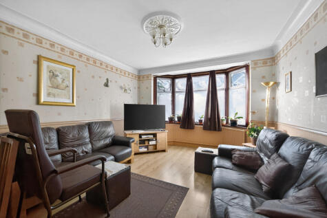 Beresford Gardens, Romford, RM6