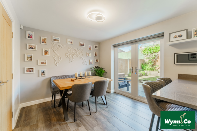 5 bed Detached for sale Image 12