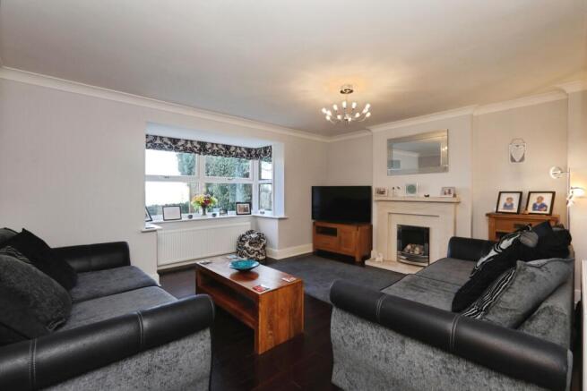 5 bed Detached for sale Image 4