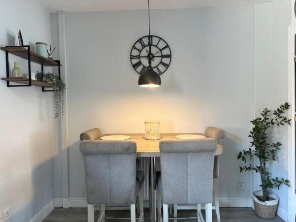 3 bed Semi-Detached for sale Image 6