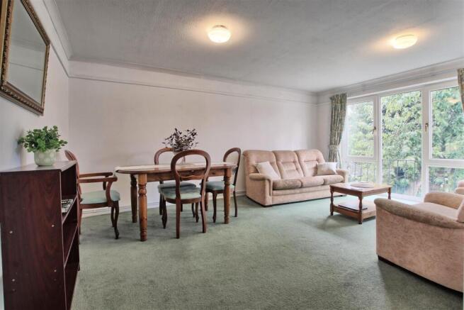 Living area 2.jpg