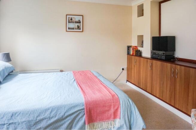 Dining Room/Bed 5